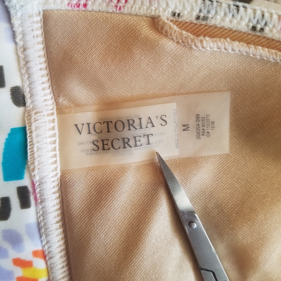 Victoria's Secret halter bikini top - Picture 8 of 9